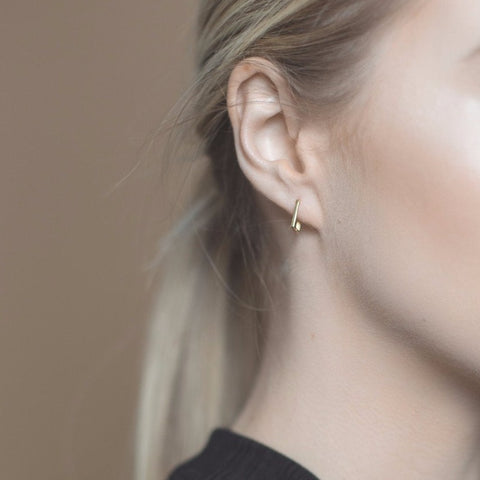 14K Rectangle Ear Huggies - MOVIDA 