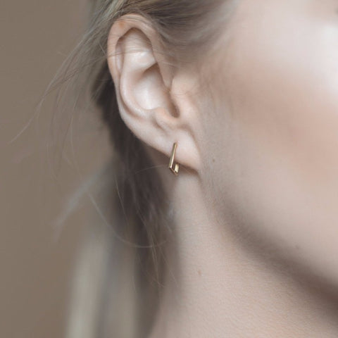 14K Rectangle Ear Huggies - MOVIDA 