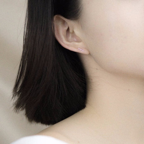 Solo Line Ear Studs - MOVIDA 