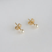 Aries Pearl Earrings - MOVIDA 