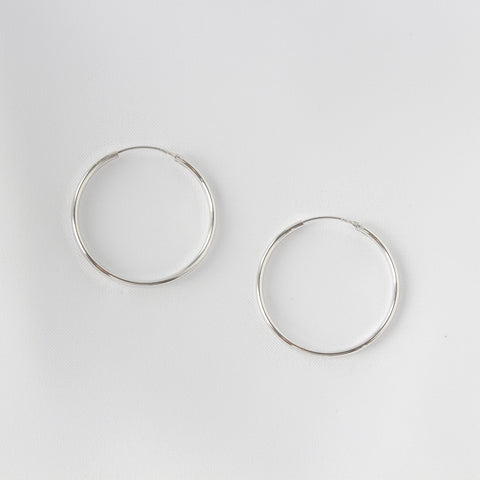 Classic Silver Hoops - MOVIDA 