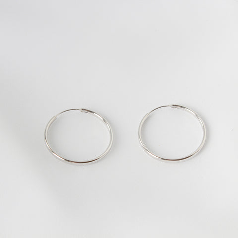Classic Silver Hoops - MOVIDA 